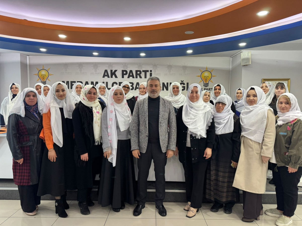 AK Kadınlardan AK Yazmalı Tepki