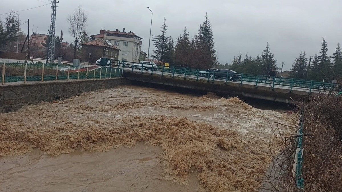 Seydişehir'de Yağış Sonrası Sel Dereleri Taşırdı