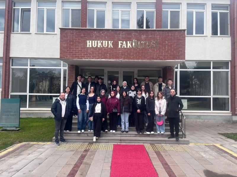 Yunaklı Lise Öğrencileri Eskişehir'i Gezdi