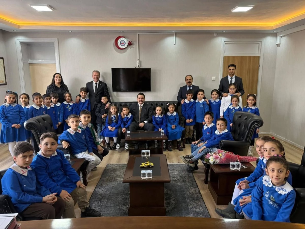 Kaymakam Taşavlı’nın Misafirleri Minik Öğrencilerdi