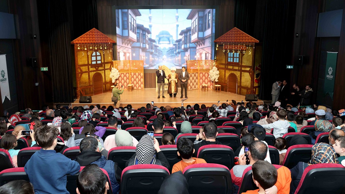 Ramazan Akşamları Tiyatro Ve Gölge Oyunlarıyla Renklendi