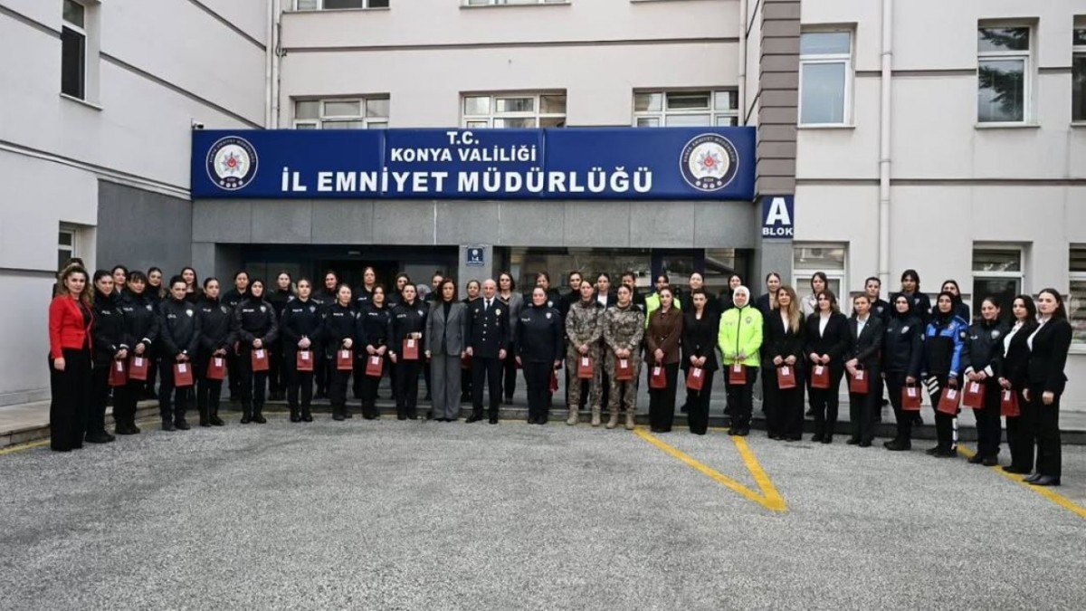 Konya'da Kadın Polislerin 8 Mart'ı Kutlandı