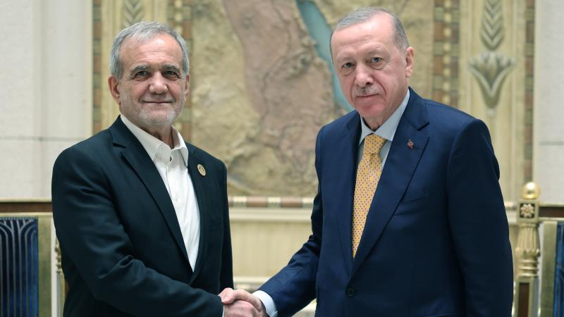 Cumhurbaşkanı Erdoğan İran Cumhurbaşkanı Pezeşkiyan İle Görüştü