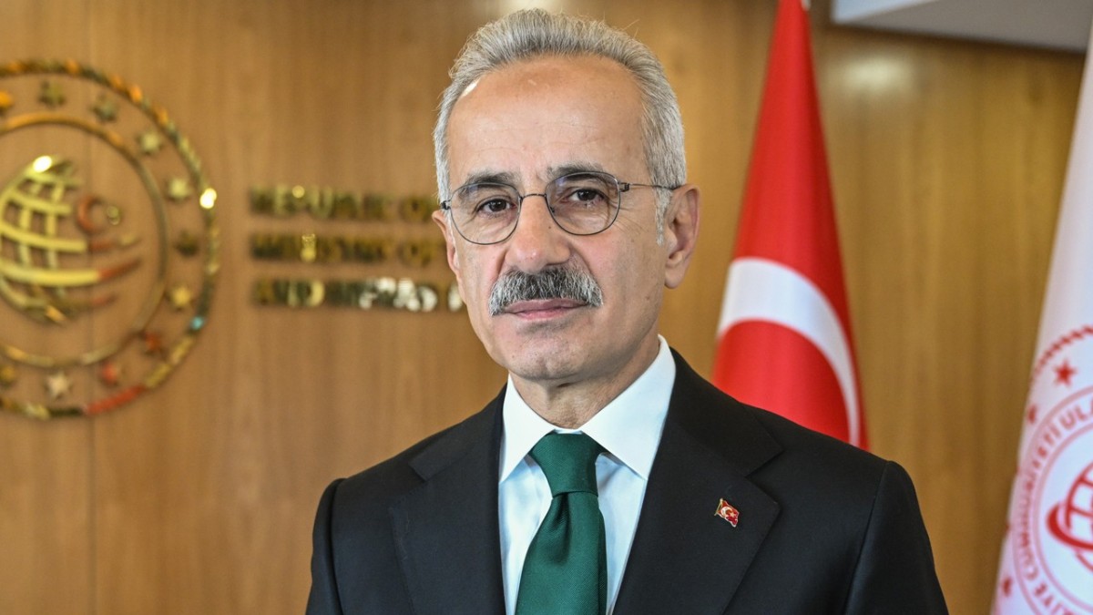Ulaştırma Bakanı Uraloğlu: Hürmüz Boğazı'ndaki Gemilerle İrtibat Halindeyiz
