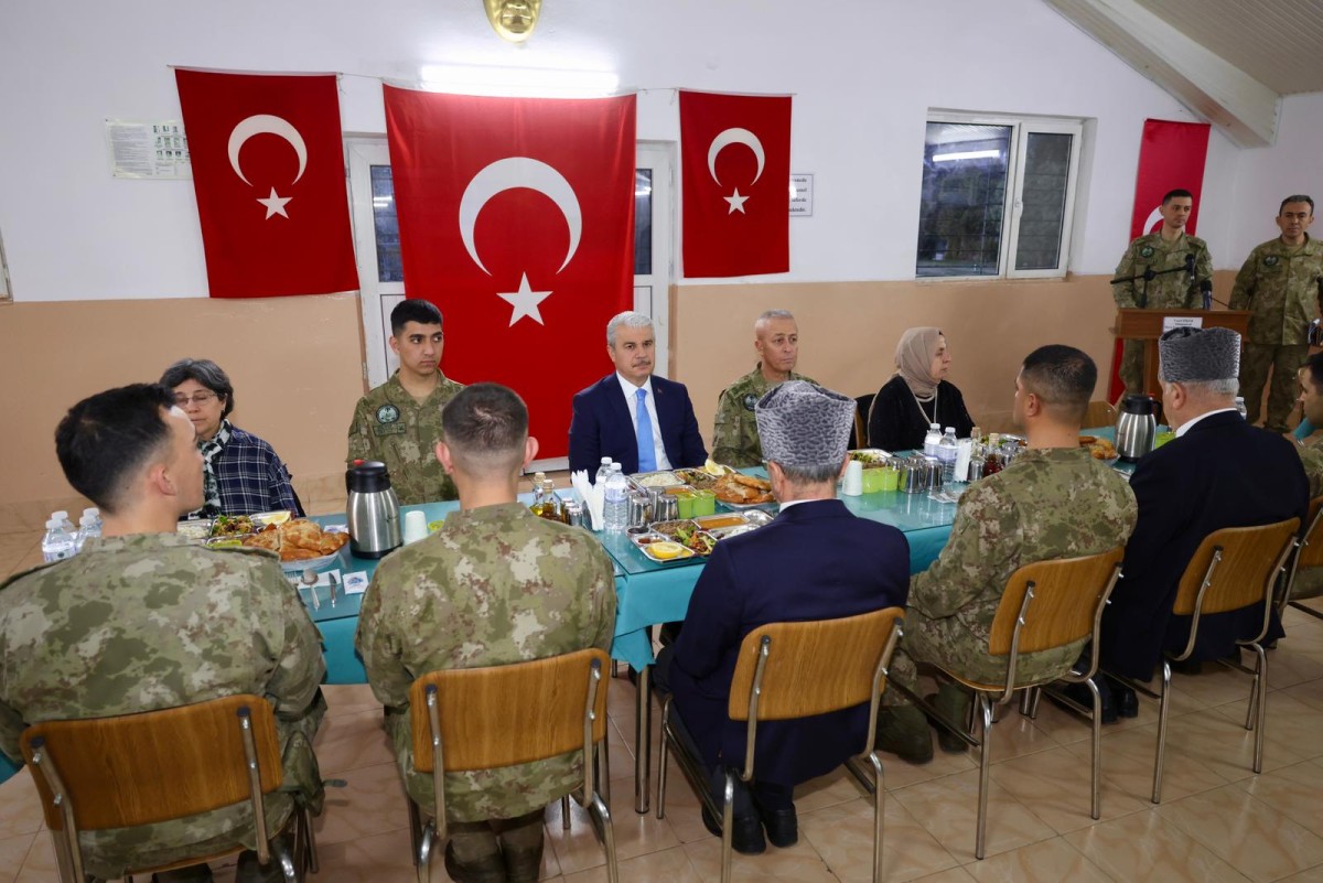 Vali Akın, Mehmetçikler, Şehit Aileleri Ve Gazilerle Bir Araya Geldi