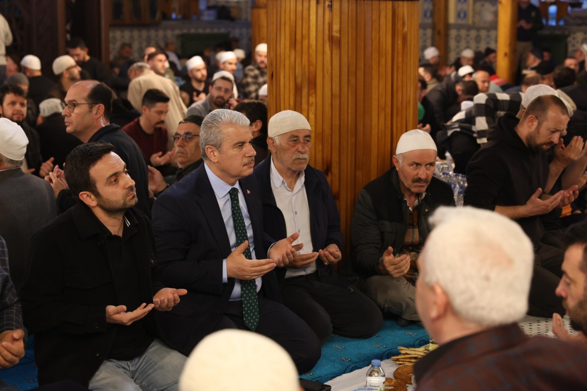 Vali Akın, İftarını Kapu Camii'de Cemaat ile Açtı