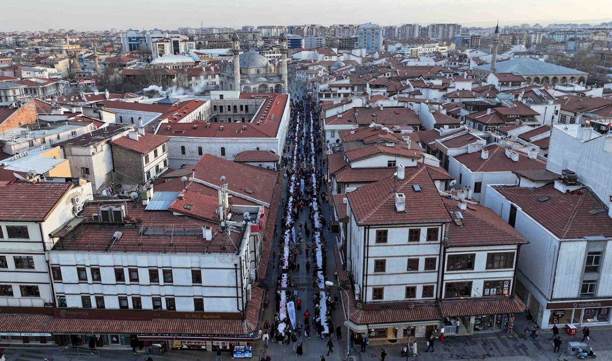 Binlerce Kişi Kardeşlik Sofrasında Buluştu