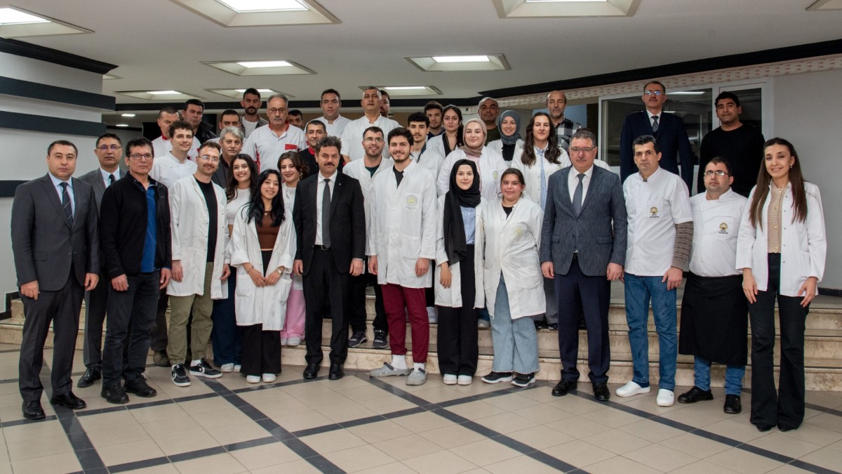 Rektör Yılmaz Öğrencilerle İftar Yemeğinde Bir Araya Geldi