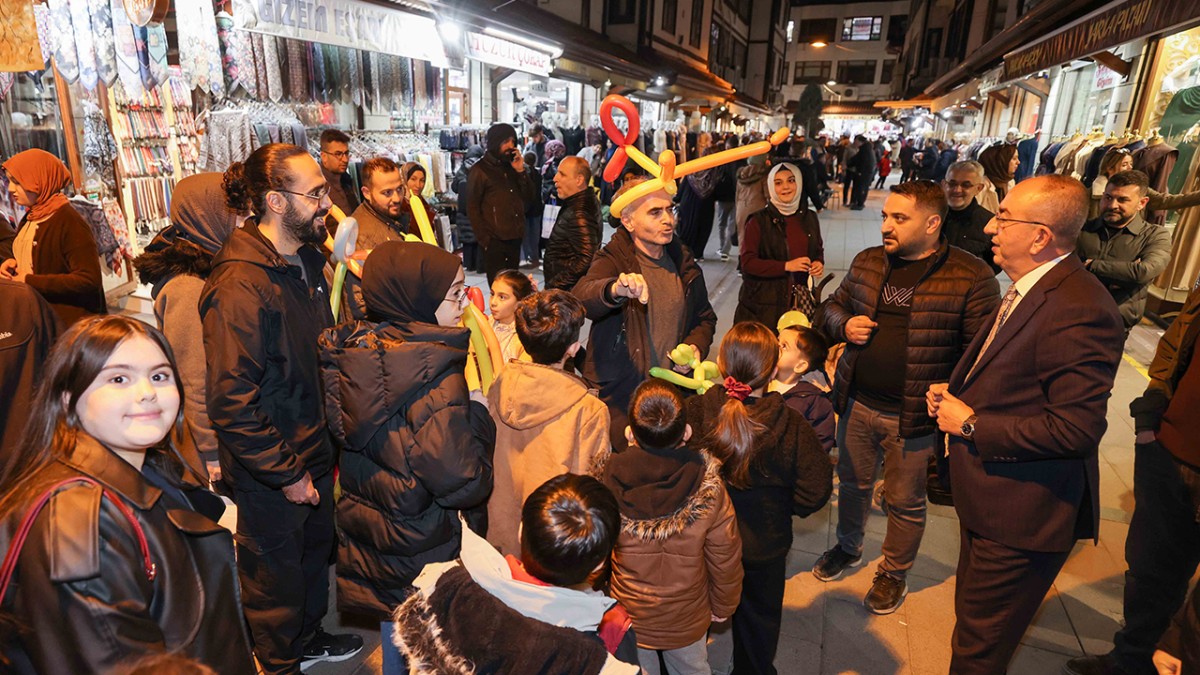 Başkan Kavuş Esnaf Ve Vatandaşlarla Bir Araya Geldi