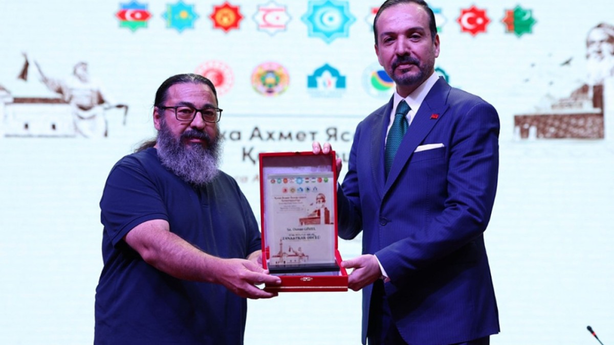 NEÜ'lü Osman Gözel’e Türk Dünyası Ahilik Zanaatkar Ödülü