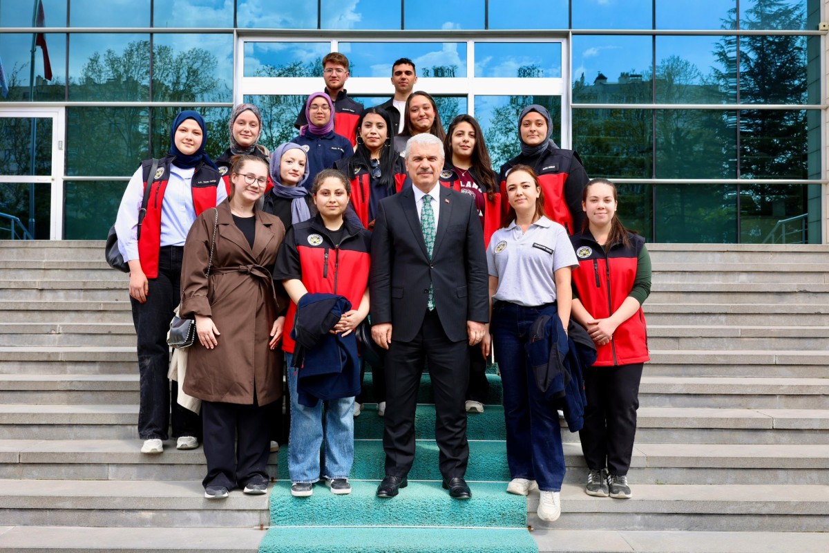 Vali Akın’dan Genç AFAD Gönüllülerine Anlamlı Ziyaret