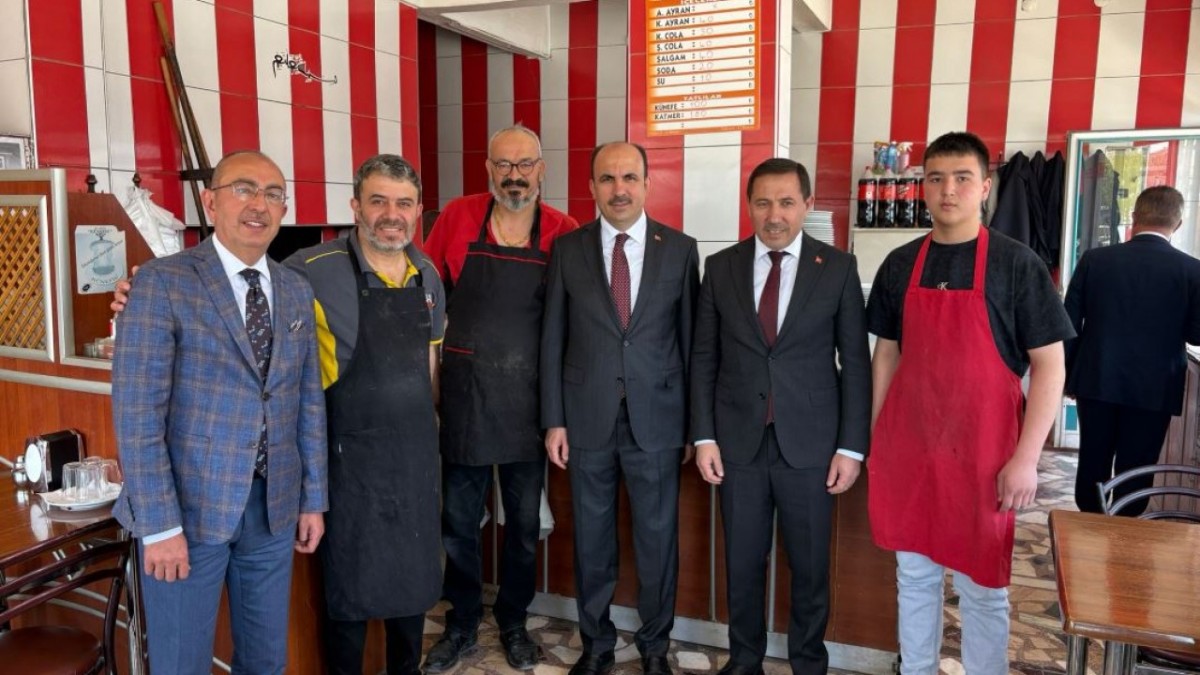 Belediye Başkanları Karaman Caddesi'nde Esnaf ve Vatandaşlarla Buluştu