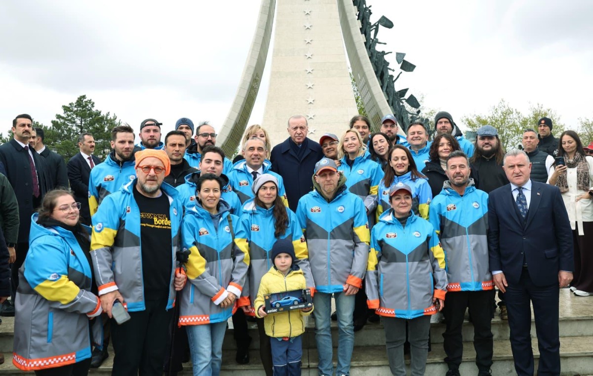 Cumhurbaşkanı Erdoğan, Doğu-Batı Dostluk ve İpek Yolu Rallisi Grubunu Uğurladı