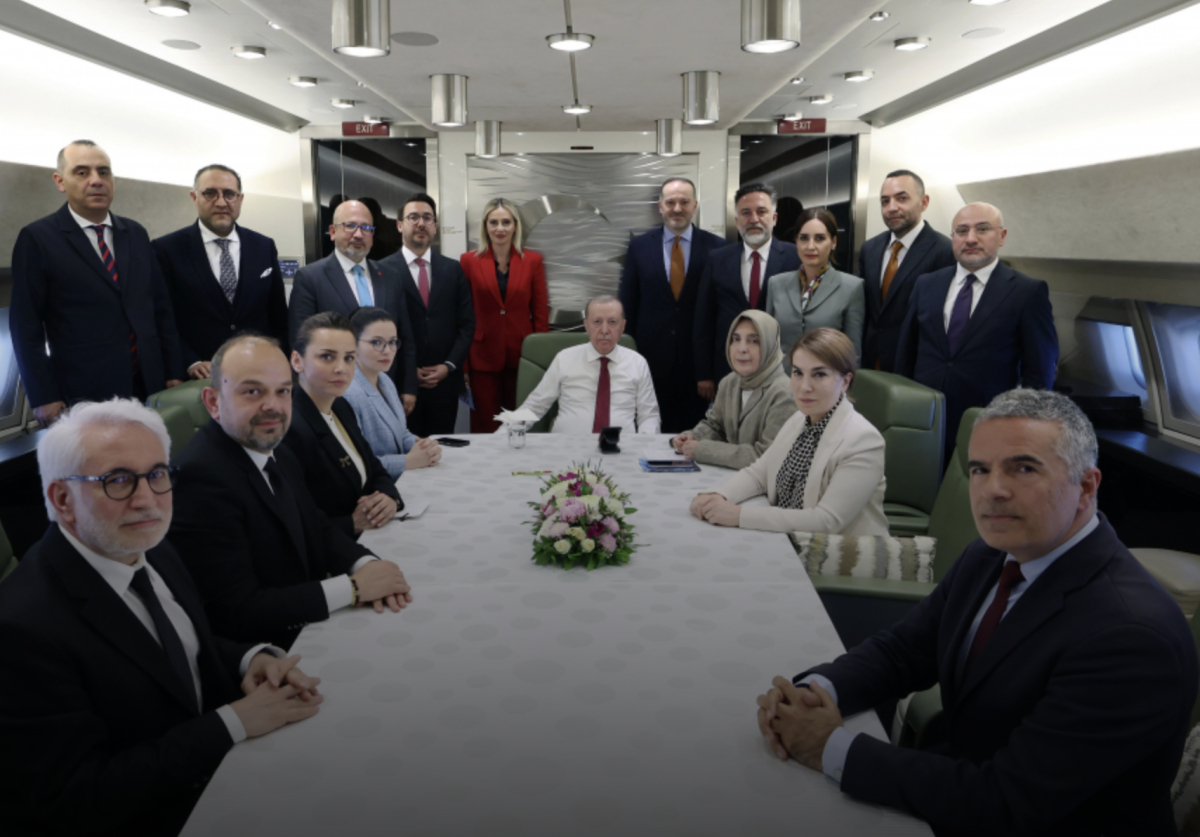 Cumhurbaşkanı Erdoğan, Kazakistan Dönüşü Uçakta Gazetecilerin Sorularını Yanıtladı