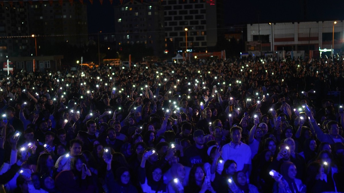 Selçuklu Sanat Akademisi Gençlik Meclisi Korosu’ndan 90’lar Türkçe Pop Konseri