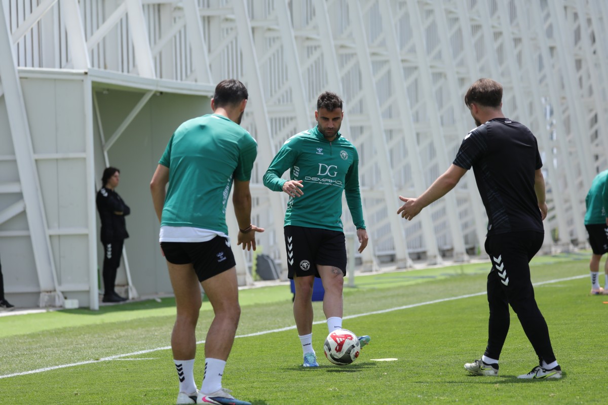 Konyaspor'da Çalışmalar Devam Ediyor