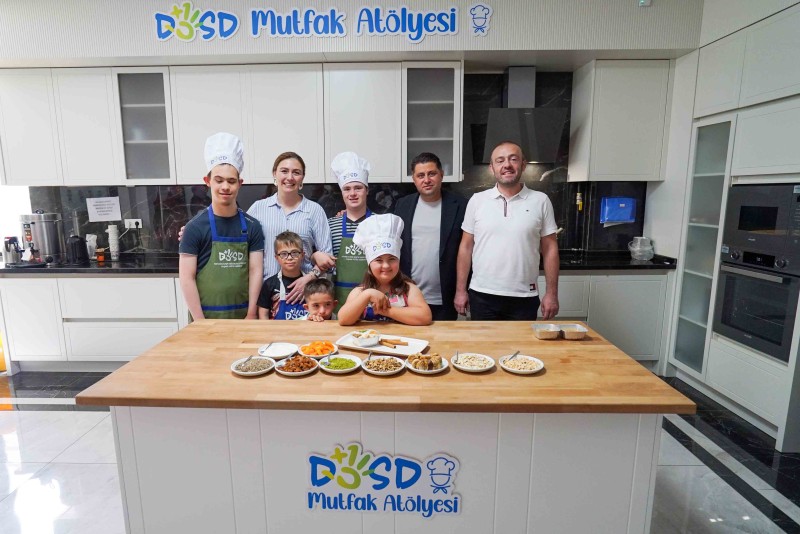 DOSD Meram’ın Özel Çocukları Aşureyle Gönülleri Isıttı