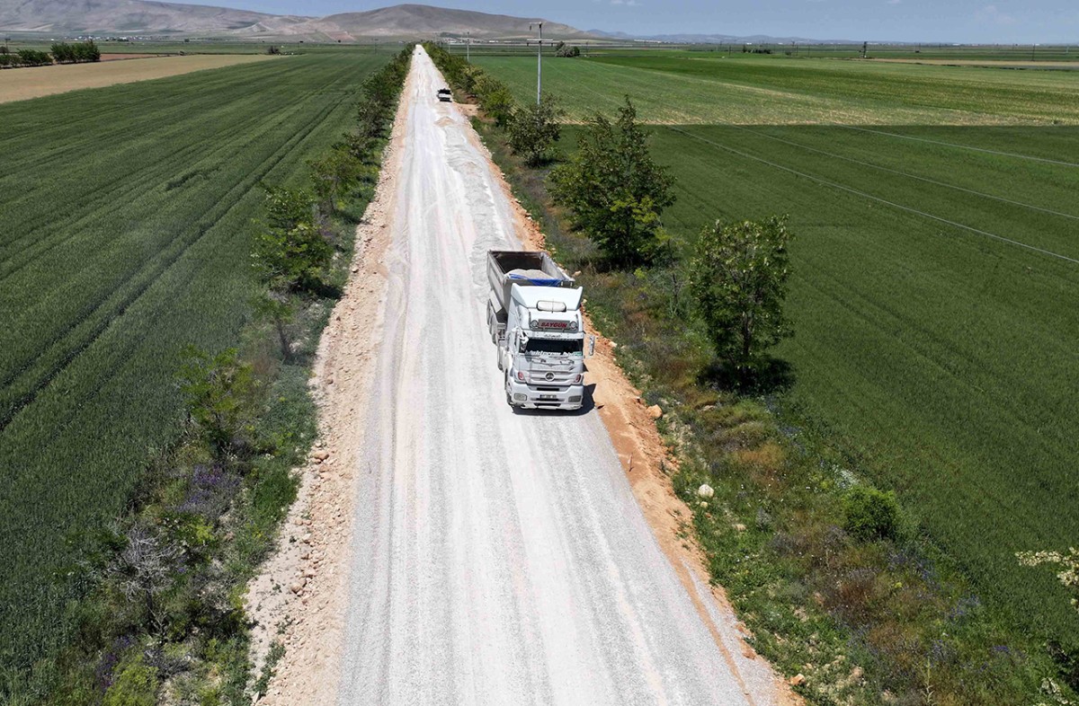 Karatay'da 17,5 Kilometrelik Bağlantı Yolunda Yenileme Çalışması Başladı