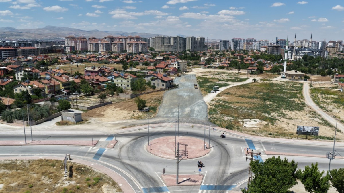 Meram'da Yol, Asfalt ve Parke Seferberliği Tüm Hızıyla Sürüyor