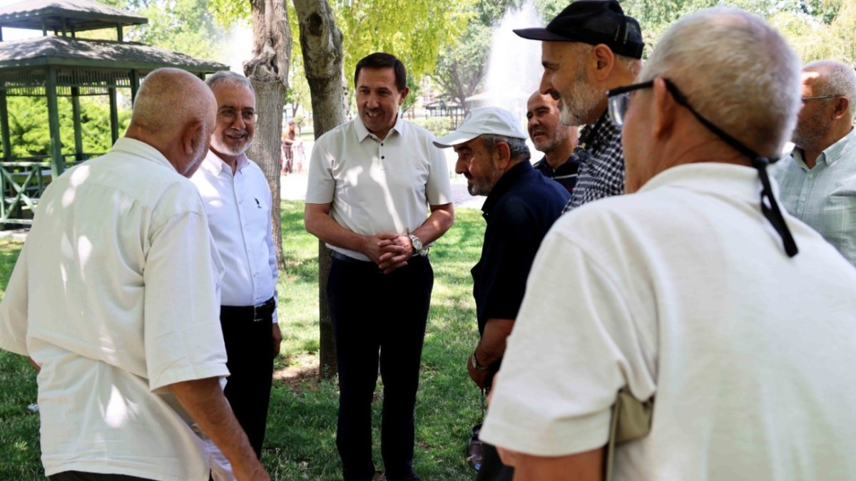 Başkan Kılca Şehir Parkında Emeklilerle Bir Araya Geldi