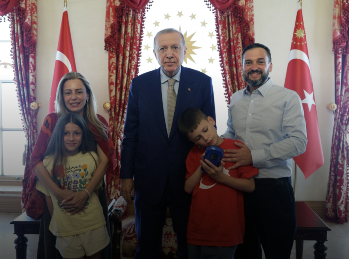 Cumhurbaşkanı Erdoğan, “Cake Not Hate” Kampanyasıyla Tanınan Harris’i Kabul Etti