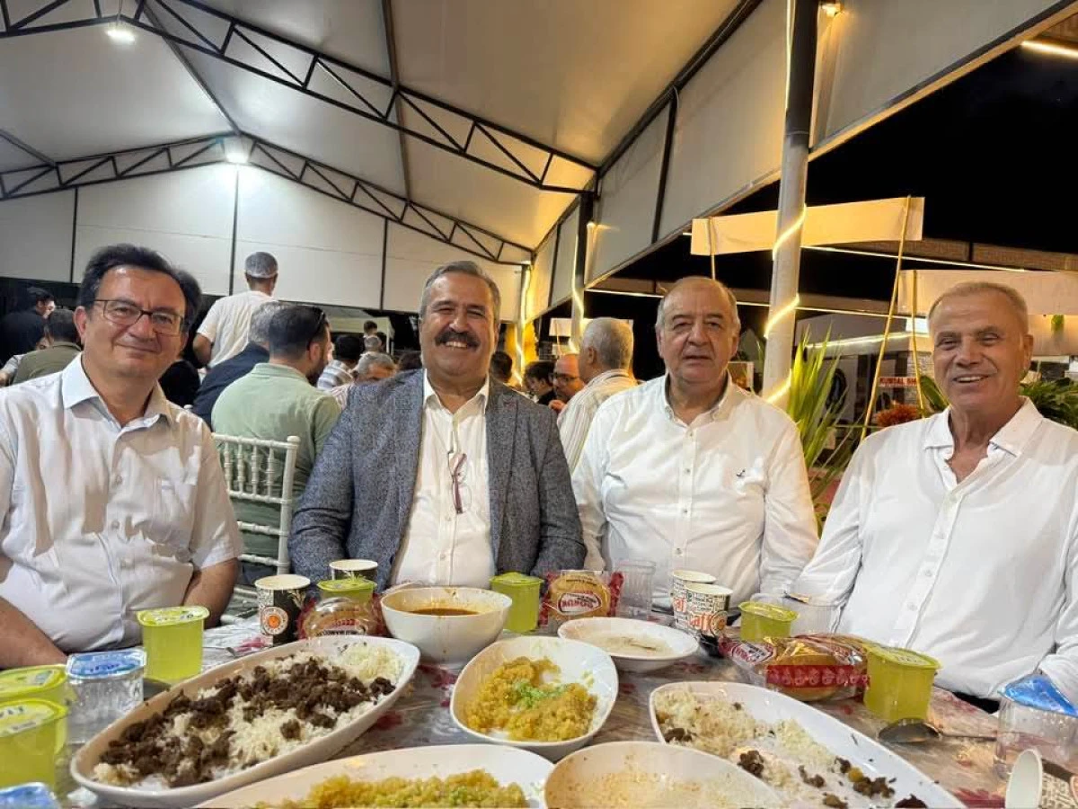Konya’da Siyaset ve İş Dünyasını Buluşturan Nikâh: M. Ömer Solak’ın Kızının Mutlu Günü
