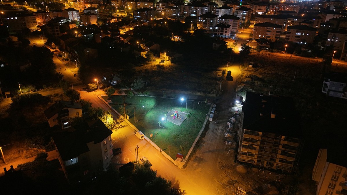 Seydişehir’de Parklar Işıklandırıldı