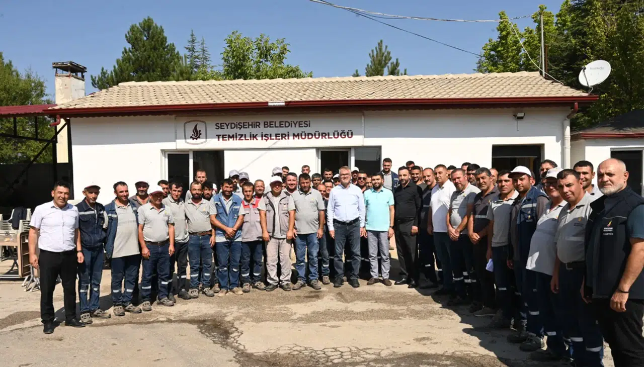 Ustaoğlu, Temizlik İşleri Müdürlüğü'nde Çalışanlarla Kahvaltı Yaptı