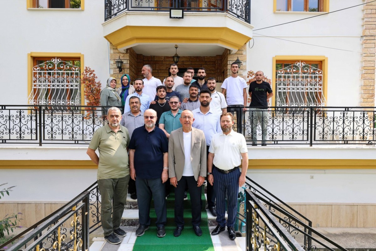 Başkan Kavuş'tan Bağımlılıkla Mücadele Eden Gençlere Moral Ziyareti