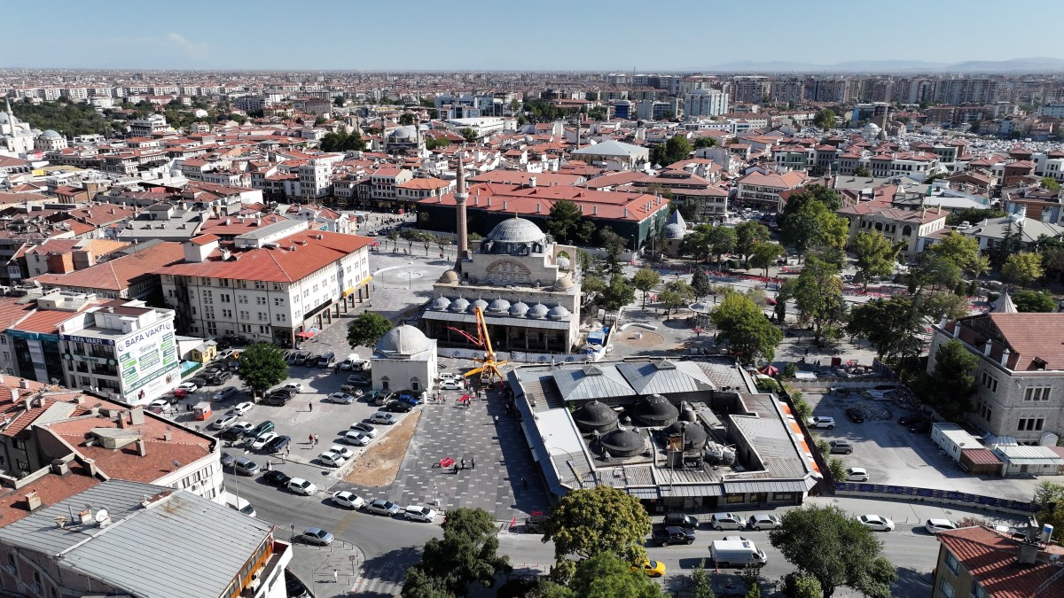 Başkan Altay: “Konya’nın Kalbi Olan Mevlana Caddesi’ni Daha da Güzelleştiriyoruz”