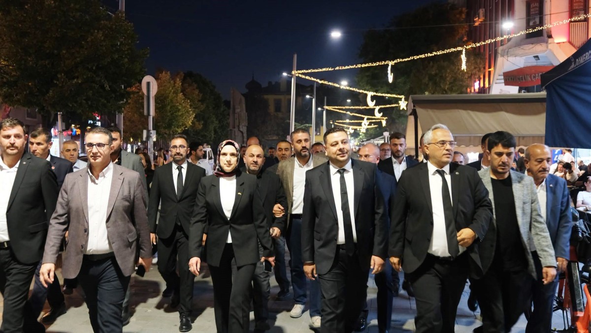 Konya Ülkü Ocakları 12 Eylül Şehitleri İçin Lokma Dağıttı