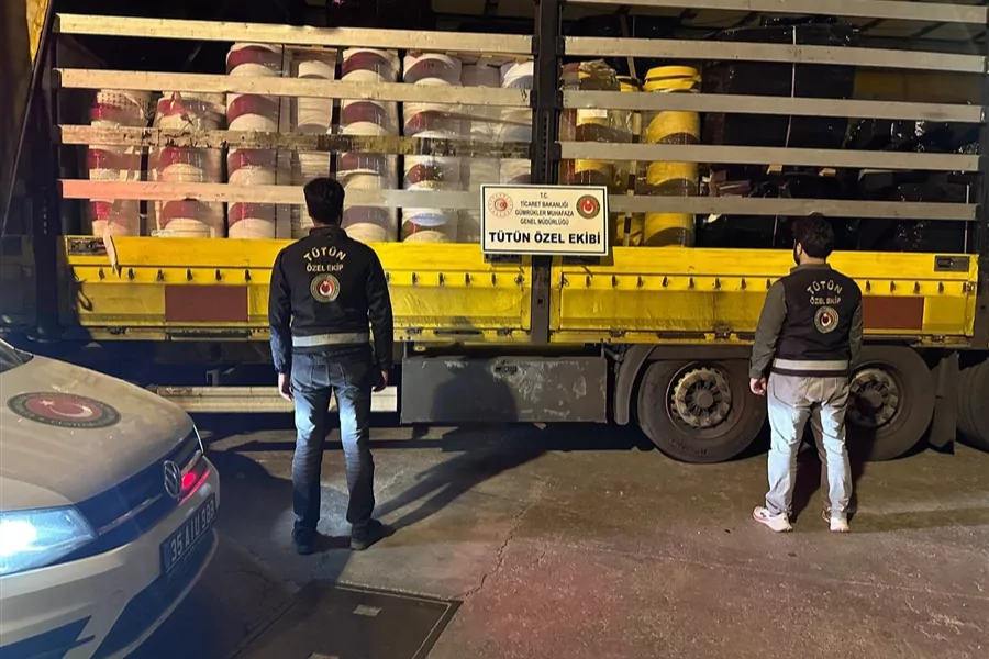 İzmir’de Kaçak Sigara Fabrikasına Baskın!