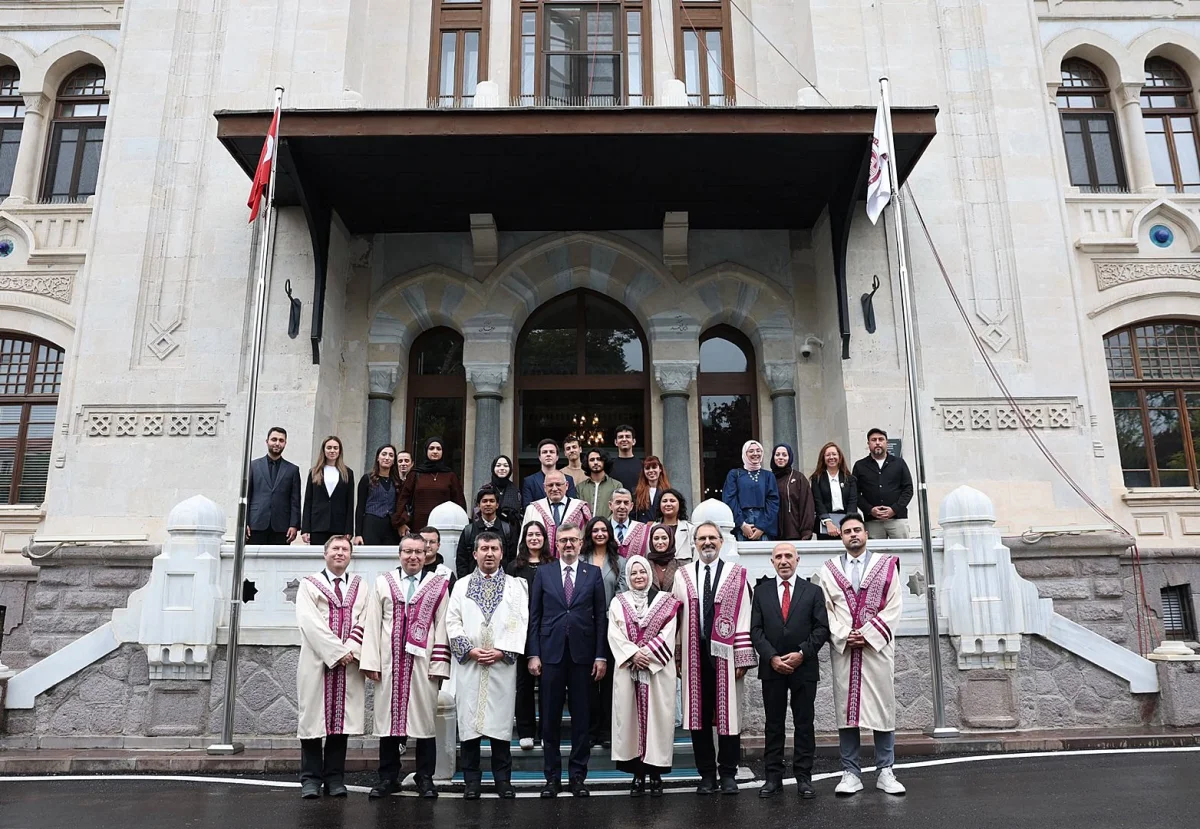 İletişim Başkanı Duran'dan ASBÜ Açılış Dersinde Stratejik Uyarılar