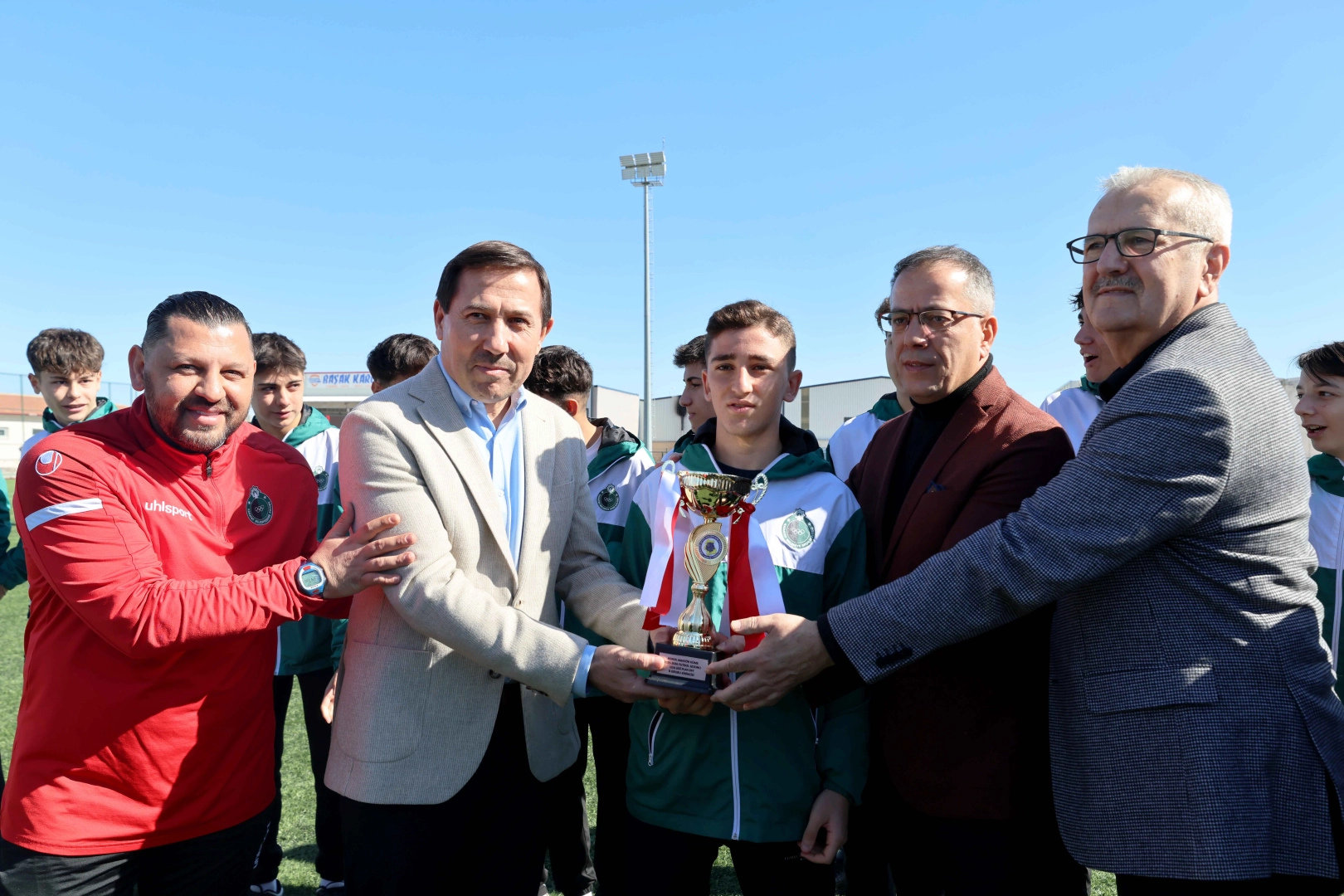 Karatay U16 Takımı Şampiyonluk Kupasını Kaldırdı