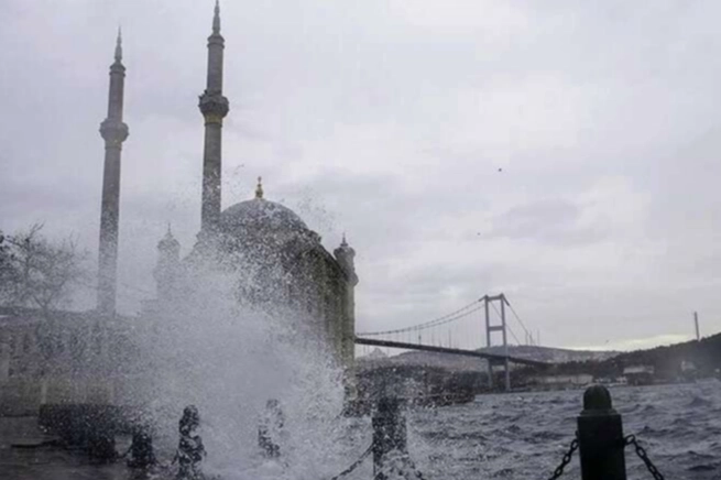 Meteoroloji'den İki Bölgeye Kritik Uyarı! Kuvvetli Sağanak ve Rüzgar Geliyor!