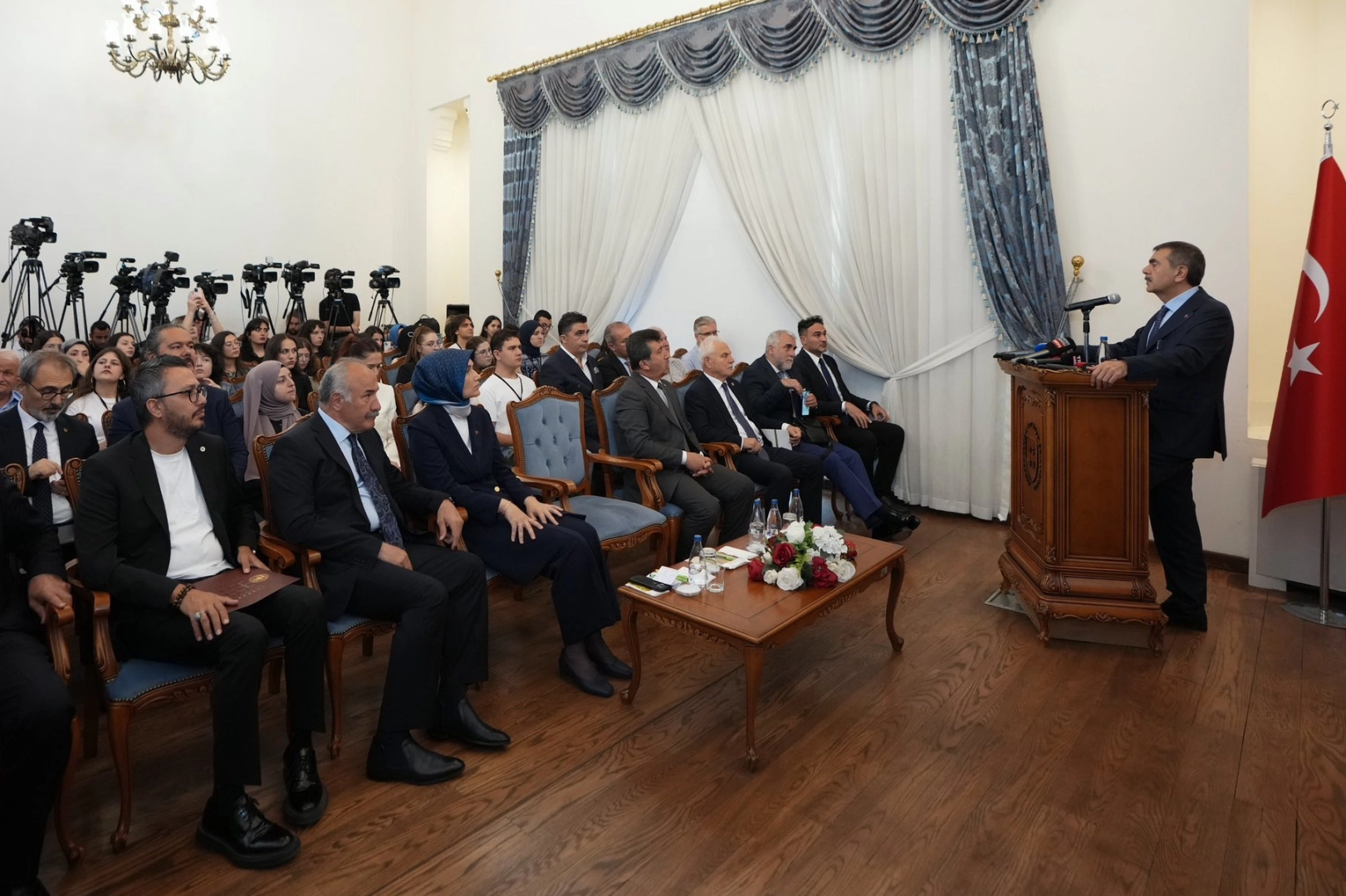 Bakan Tekin: Bizi Güçlü Kılan Birbirimize Olan Bağlılığımız