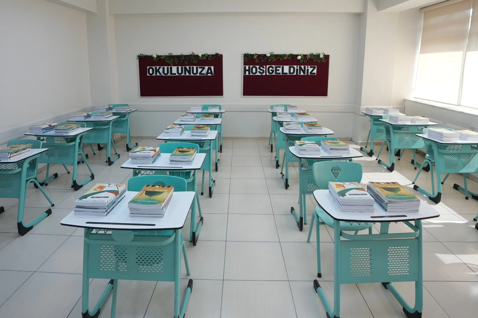 Ders Kitapları Dağıtılmaya Naşlandı