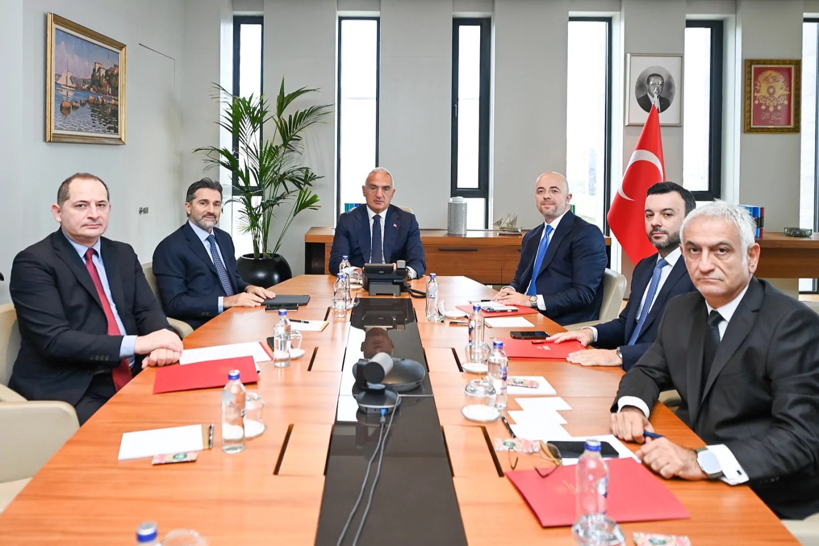 Bakan Ersoy ve THY Yönetiminden Turizm Zirvesi