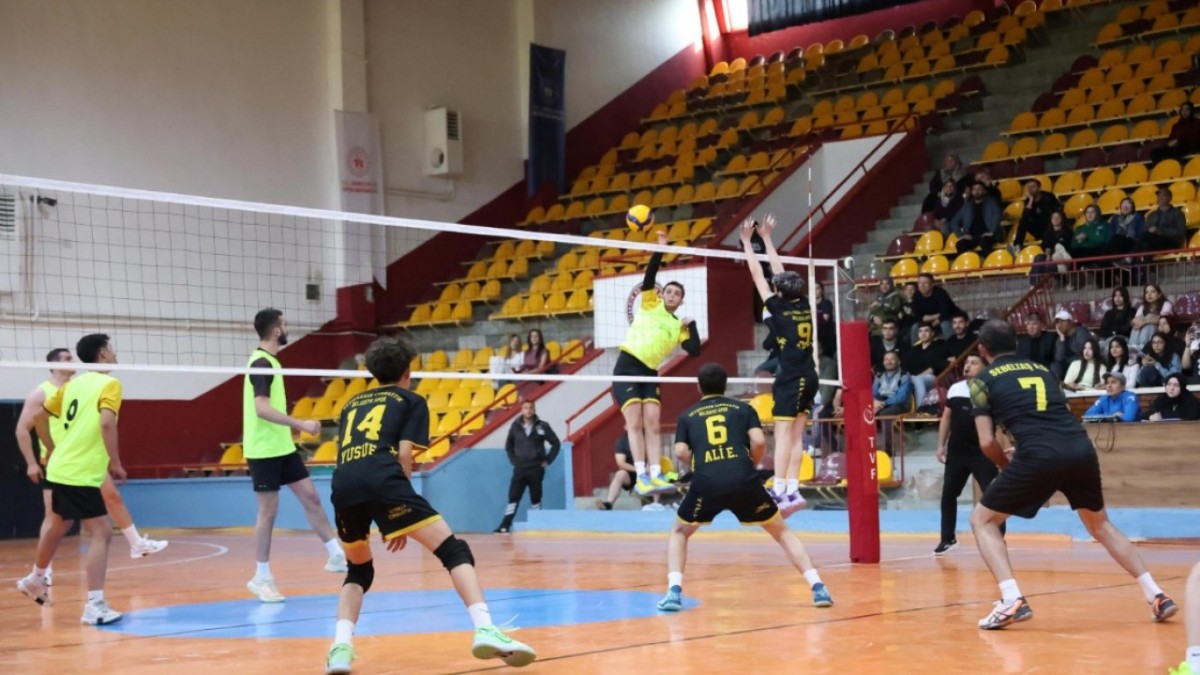 Konya Büyükşehirin Voleybol Turnuvasında Binlerce Sporcu Heyecana Ortak Oluyor