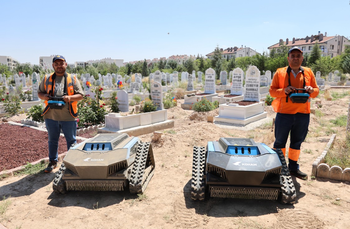 Mezarlıkların Bakımı Artık Robotlara Emanet