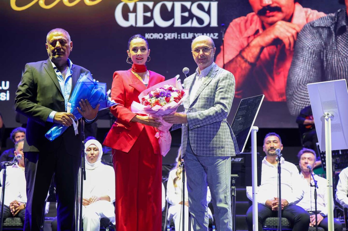 Büyük Arabesk Gecesi Onbinlerin Katılımıyla Selçuklu’da Gerçekleştirildi